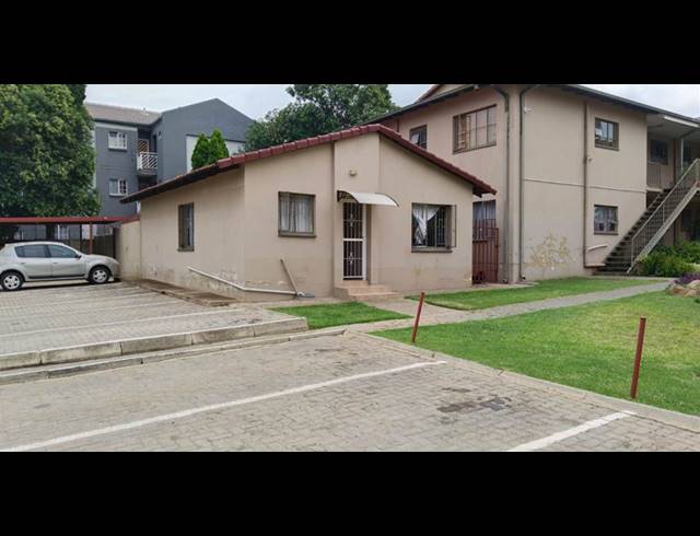 2 BEDROOM TOWNHOUSE FOR SALE IN VERWOERDPARK